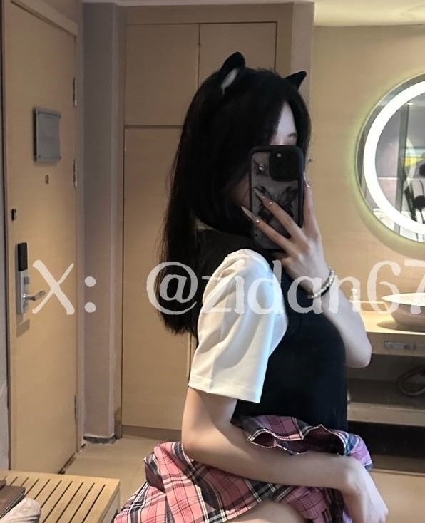 紫蛋反差女神新作6部视频合集16v每个2.8g收藏热度高达369