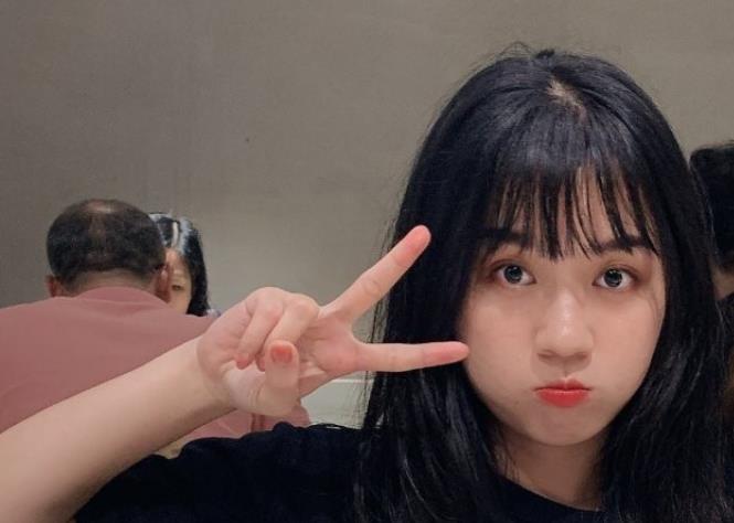 高颜值学生龚倩莹私密资源合集，FL姬精品视频总计782MB