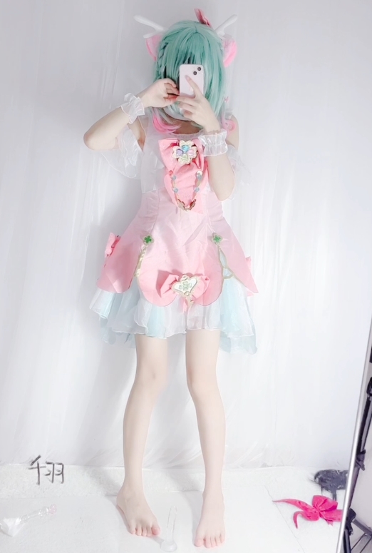 小灵酱：神秘福利姬，视频收藏量达205个，百度ED2K必搜