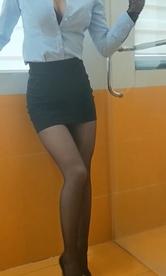 小丝CC丝袜美腿视频合集，227个视频总大小12.4g，收cang+du家珍藏