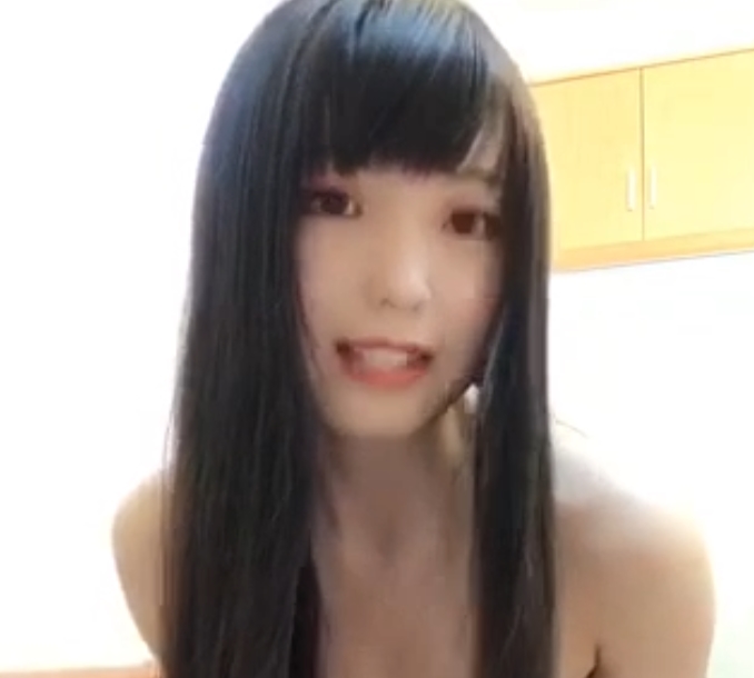 [转载搬运]+蛇信子兔牙姐姐奇怪玩具采访+[3V+72.8m][百度盘]