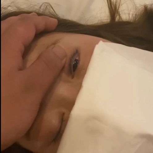 [自行打包]+公司聚会小伙喂糖迷翻心仪已久的女同事带回酒店玩弄她...+[1v+473m][百度盘]