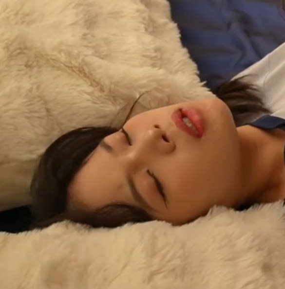 [自行打包]+18岁体给服美少女Mia被大物件弄到释放塞满嘴巴跟某处最...+[1v+3.26g][百度盘]