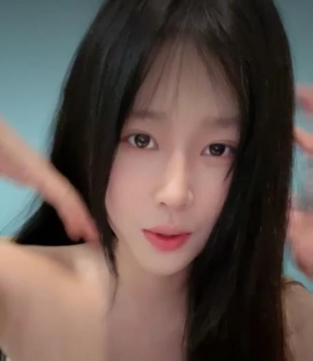 顶颜主播+Chengzi+表演+[2V3.6G]