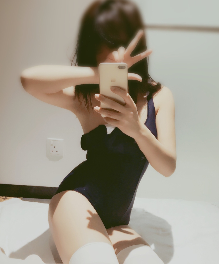 YeYe液液酱微博红人精选41套视频合集，容量5.73G，完美补充你的收藏库！