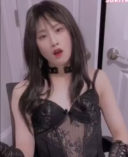 伪娘合集视频平台大胆小薰最新打包22V3.8G，黑丝性感展示