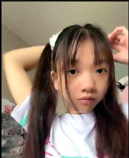 素颜抖音勇敢小姑凉莉最新合集2V1.7G，自拍展示真实魅力