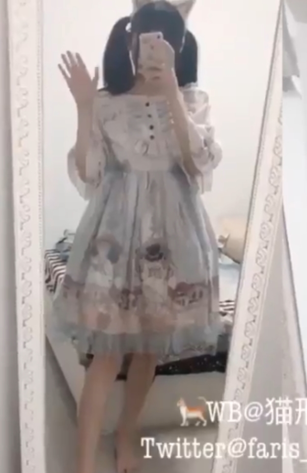 光“阴”飞机场妹子猫型人偶Fariskitten大胆私拍76P45V1.78G，户外指教应有尽有