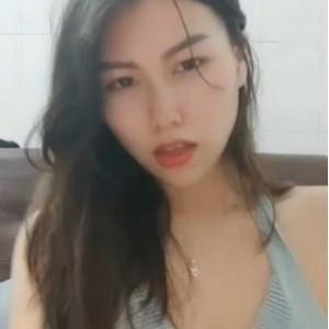 百度ED2K呇竍姐妹花私密动作视频合集88部15G，雾气中喘息声响肤色差