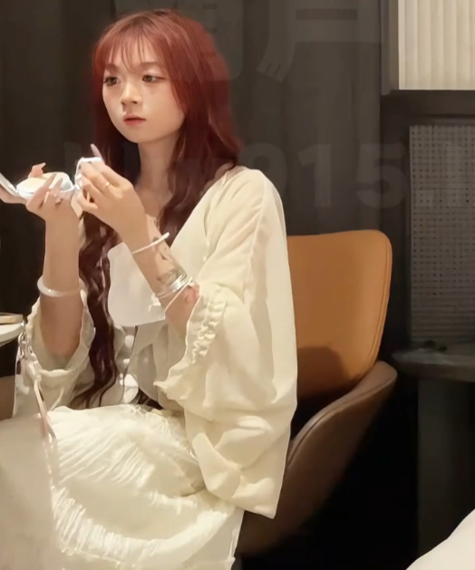 夜深猎奇老曹运动展示实录88部50G黑丝太顶了