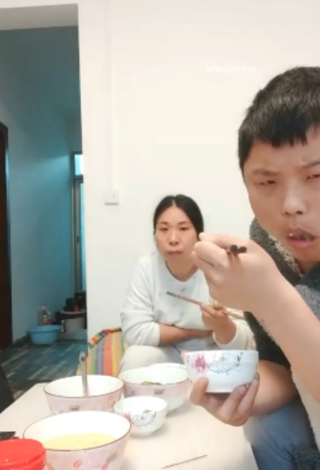 成都小姨三人游互动视频合集20部9G超火辣