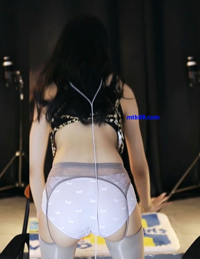 CC毒毒星也小允星私密定制3V1.63G劲爆收录