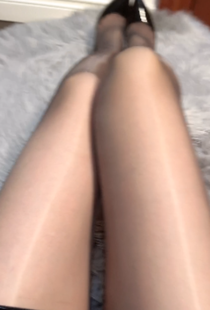 易直播yummy颜颜丝足合集88部22.8G小脚控必藏