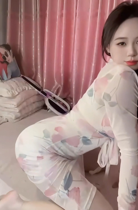 鱼姑娘蜜桃臀热舞700M+快手御姐10部优质顶胯合集绝绝子