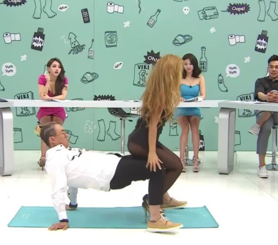 韩国深夜模拟互动综艺绝版展示18部5.8G大罩杯细腰