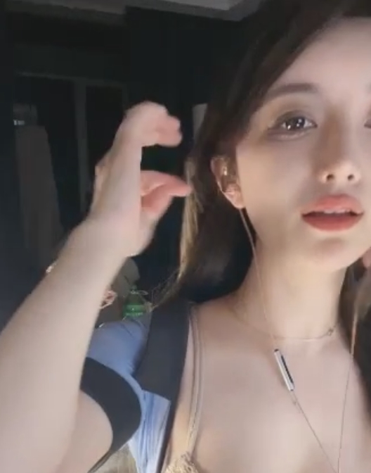 推特绵绵熊释放1v1.3G太顶了