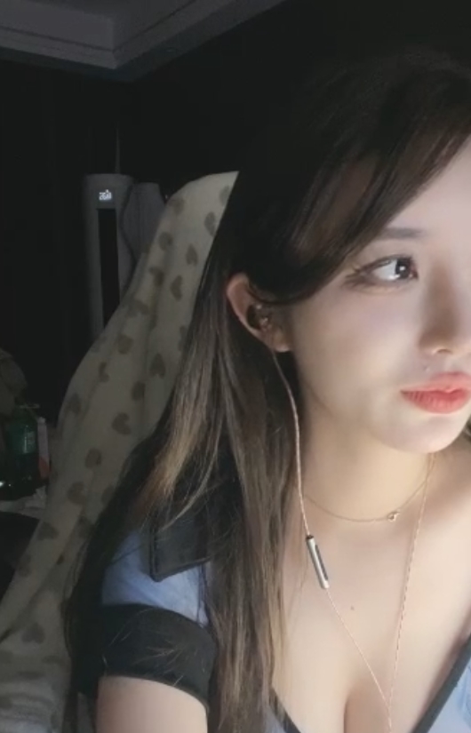 推特绵绵熊释放1v1.3G太顶了