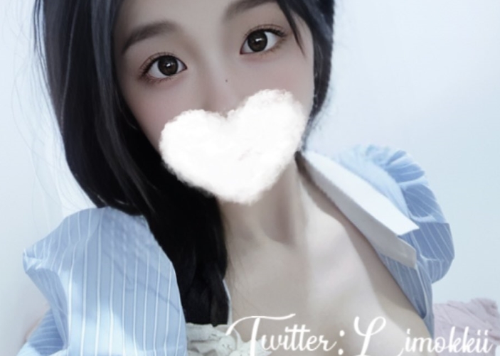 小粥举牌服装私拍9部584MB全网首发