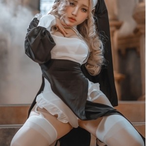 推特修女与神父球SM滴蜡套图560MB11v42p禁欲系